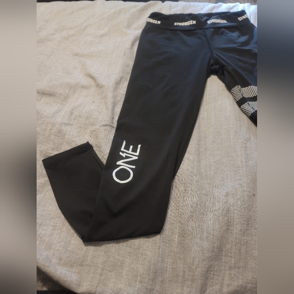 STRONGER LEGGINGS - Picture 4 of 10